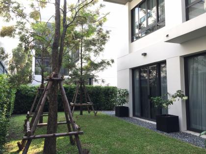 , Super Luxury House in new CBD only 5 minutes from the MRT Cultural Center Station, fully furnished.